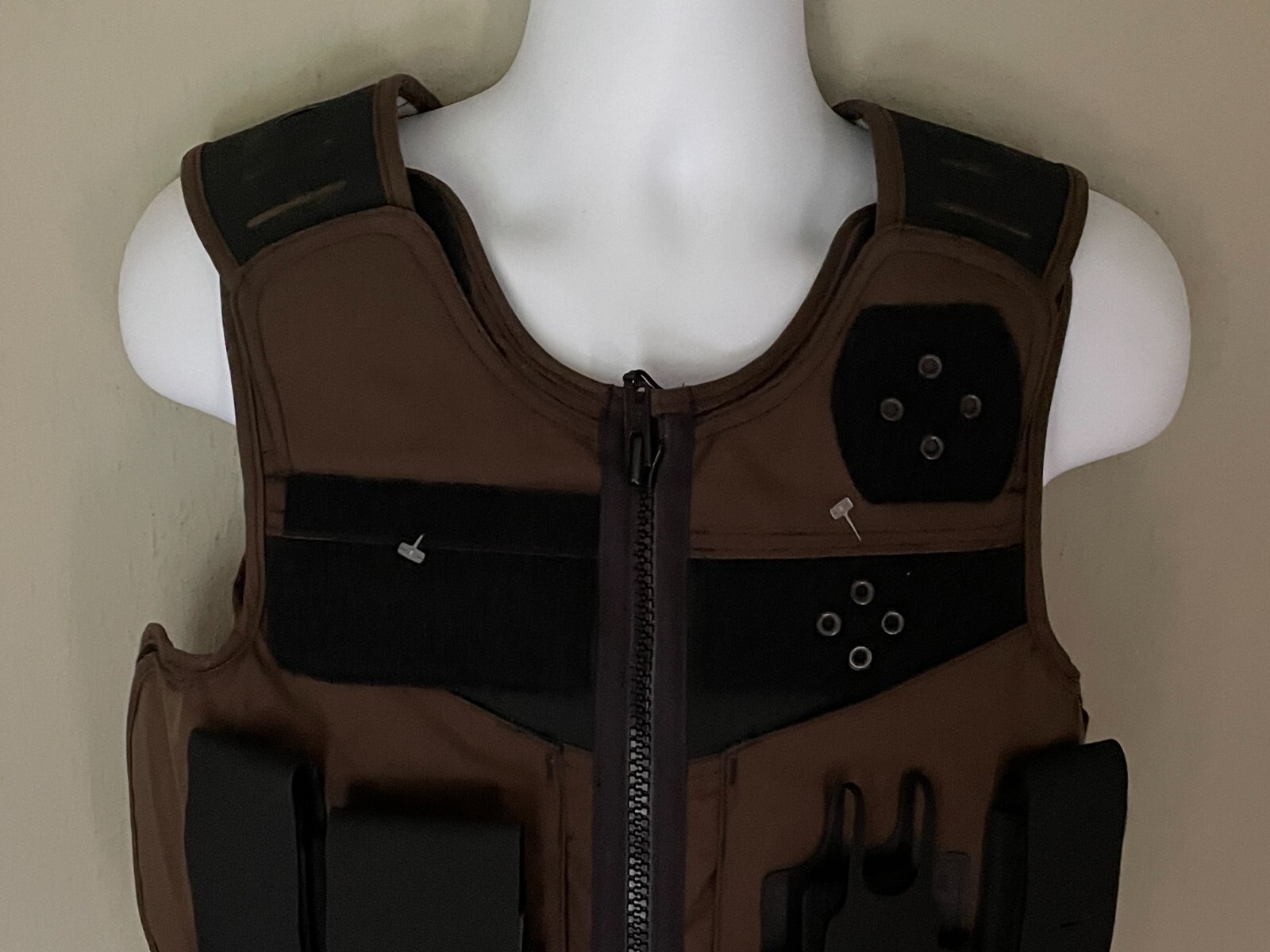 SAFARILAND V1 Female Front Open Pocket Armor Plate Carrier Brown Medium Webless