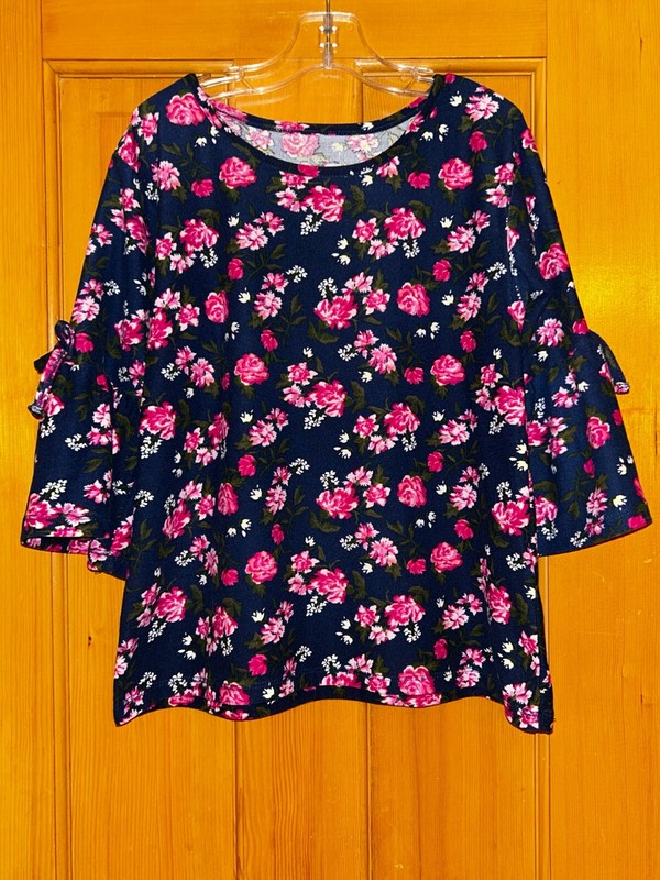 EUC Girls' Size 7 Shirt from Aeropostale with 3/4 Lengh Bell Sleeves