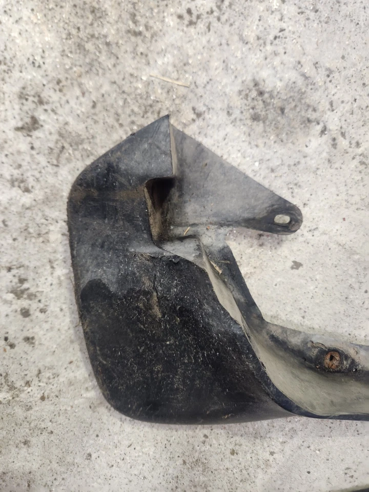 1990-1993 ACURA INTEGRA COUPE DA9 FRONT MUDFLAPS SPLASH GUARDS USED OEM Foto 3 de 4