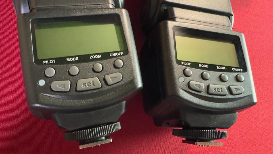 Altura photo: Two flash guns and a set of flash triggers Fits Canon. - Image 2 of 4