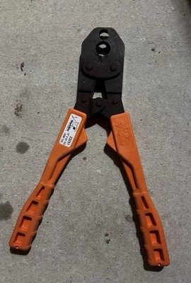 SharkBite 23251 1/2'' & 3/4'' PEX Crimp Tool