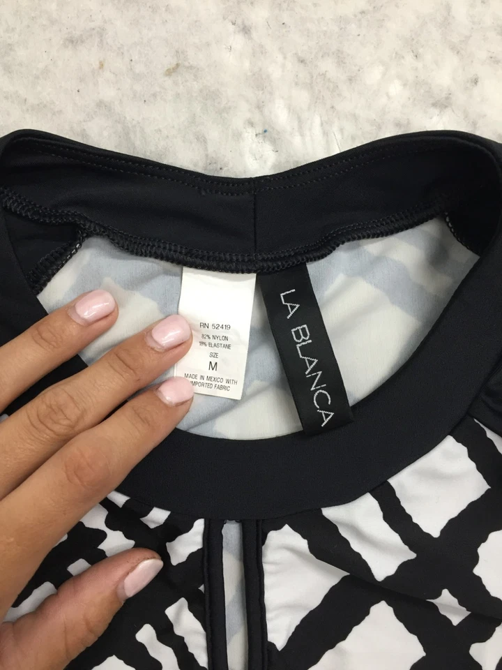 Top de natación La Blanca con protección contra erupciones para mujer M mediano blanco negro estampado a cuadros cuello dividido Foto 3 de 4