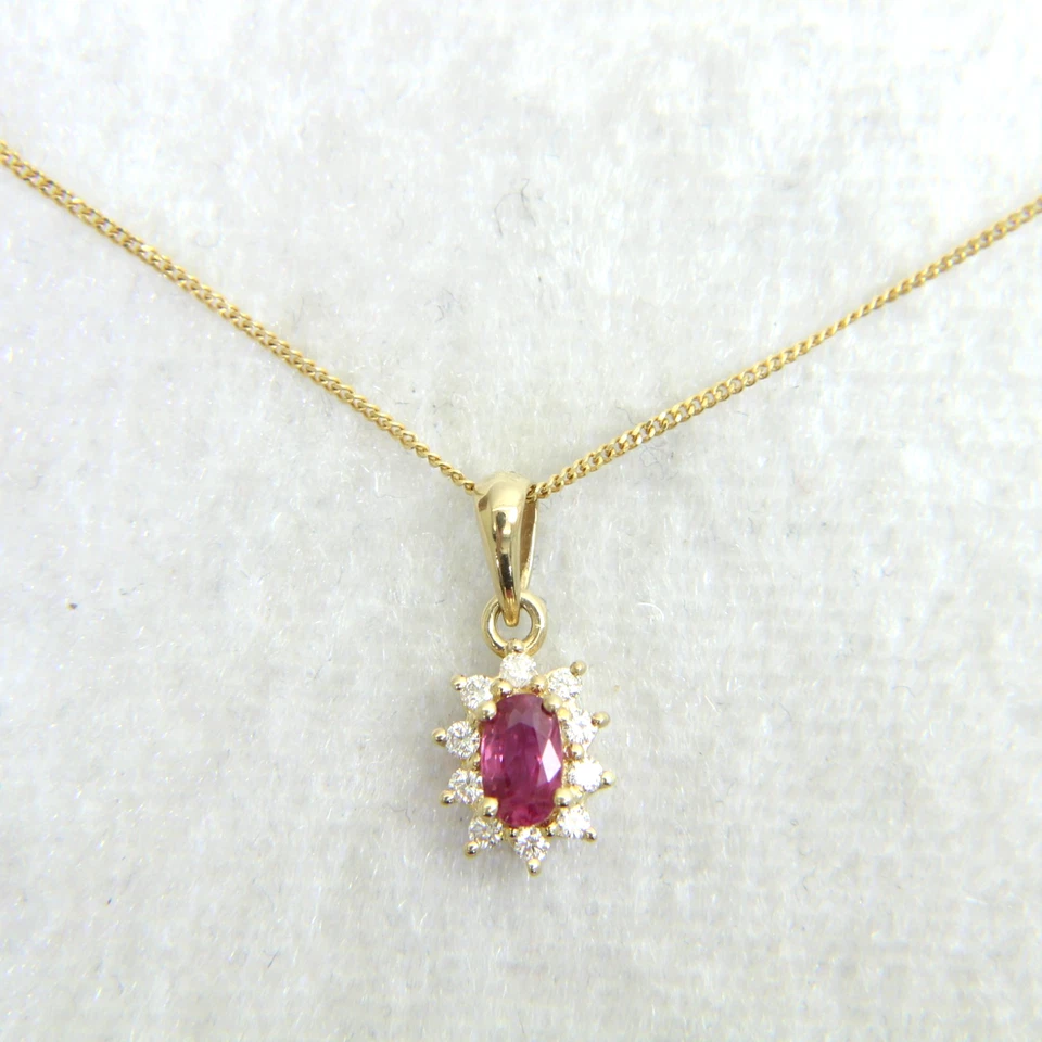 Colgante de diamantes de 0,15 quilates con rubí de oro de 9 quilates cadena de 18" Foto 3 de 4
