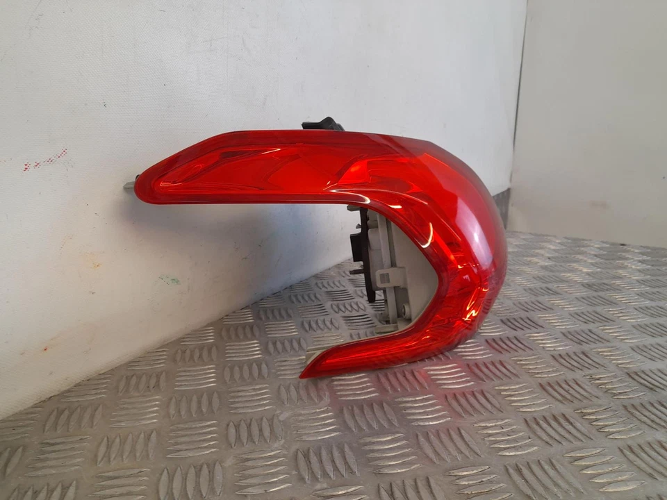 Luz trasera exterior pasajero izquierdo peugeot 2008 mk1 2013-2019 9678074280 Foto 4 de 4