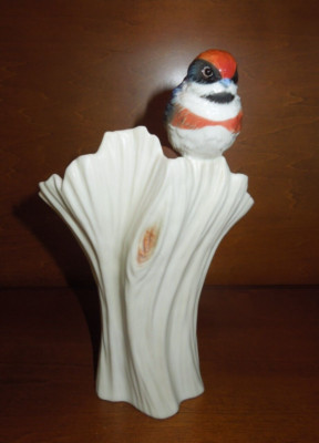 Unusual Franz vase with Chickadee FZ02146