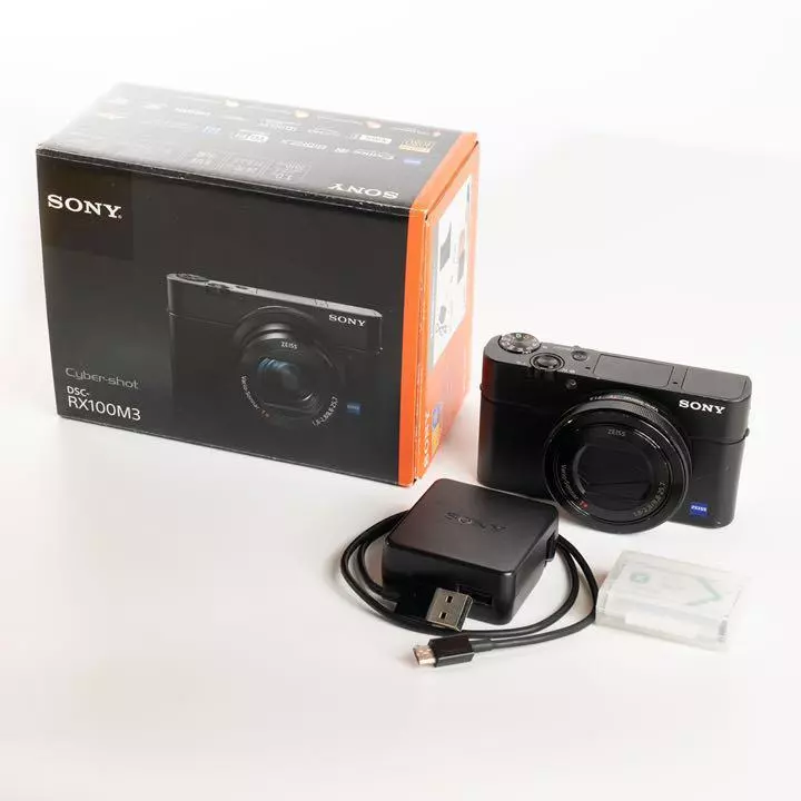 SONY Cyber−Shot RX DSC-RX100M3-