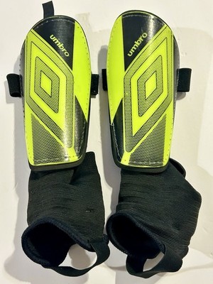 Umbro Ceramica Ankle Soccer Shin Guards Small 3 11  to 4 7  Size Small Worn Once