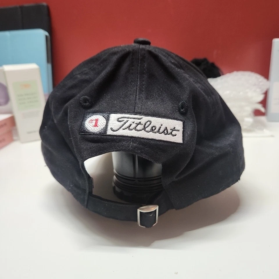 Gorra de béisbol FootJoy para hombre talla M-L negra ajustada con logotipo de Titleist Foto 3 de 4