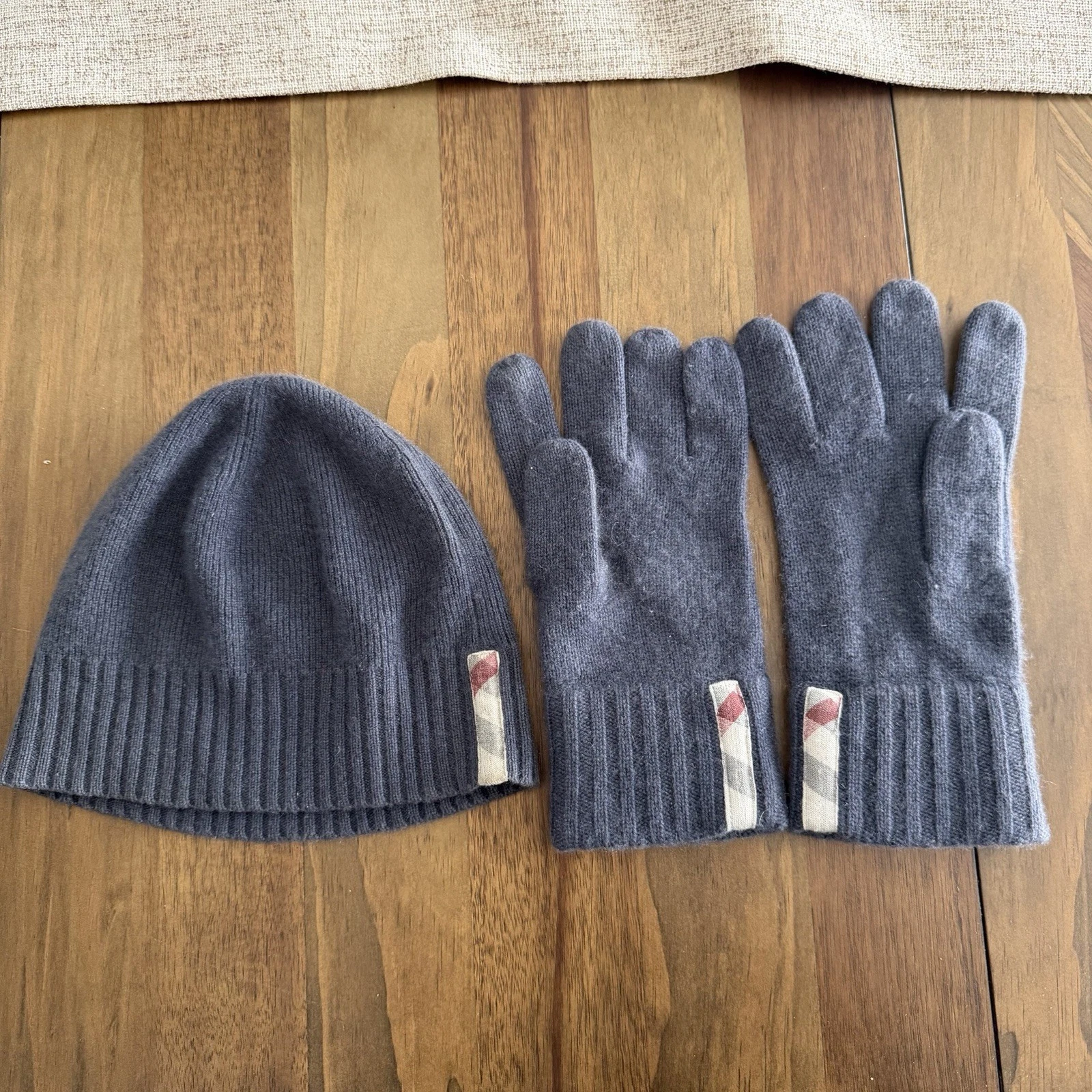 Burberry 100% Cashmere Beanie Hat & Gloves Matching Set Gray House Check