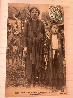 CPA VIETNAM TONKIN 3 éme FEMME DU DÉ-THAM ARRETÉE NHA-NAM COLONNE DU KAM-SATN - Photo 1/2