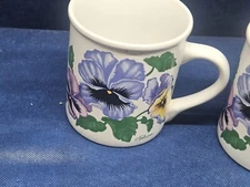 Vintage 1993, Creative Concepts Set/2 Ceramic Mugs Floral Pansy Theme Korea 