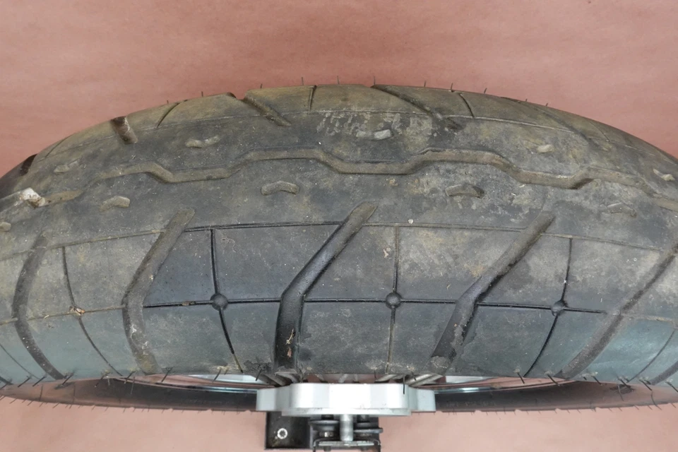 Llanta delantera Suzuki Intruder Volusia 800 VL800 2001-2004 130/90-16 Foto 3 de 4