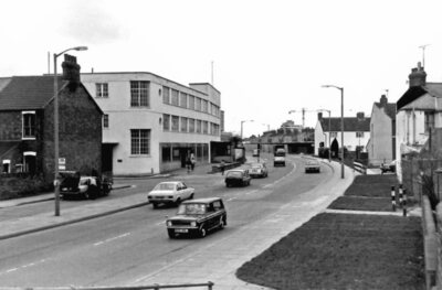 FOTO SWINDON FLEMING WAY UND DIE JETZT ABGERISSENE GARRARD-FABRIK 1983