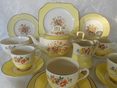 VINTAGE PAREEK JOHNSON BROS TEESERVICE FÜR 4 MIT TEEKANNE ZUCKER MILCH KUCHENPLATTE