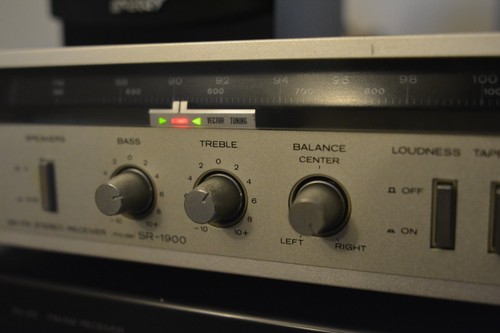 Vintage Hitachi SR-1900 AM-FM Stereo Receiver