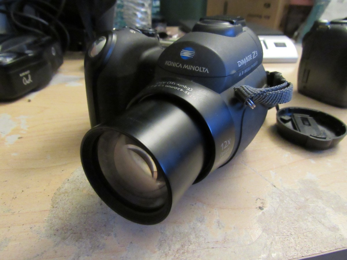 Konica Minolta DiMAGE Z3 4.0MP Digital Camera - Black (2733-151