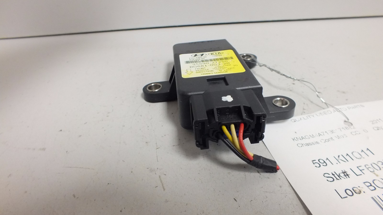 Kia Soul: Yaw-rate and G Sensor. Description Kia Soul: Yaw-rate and G Sensor. Description