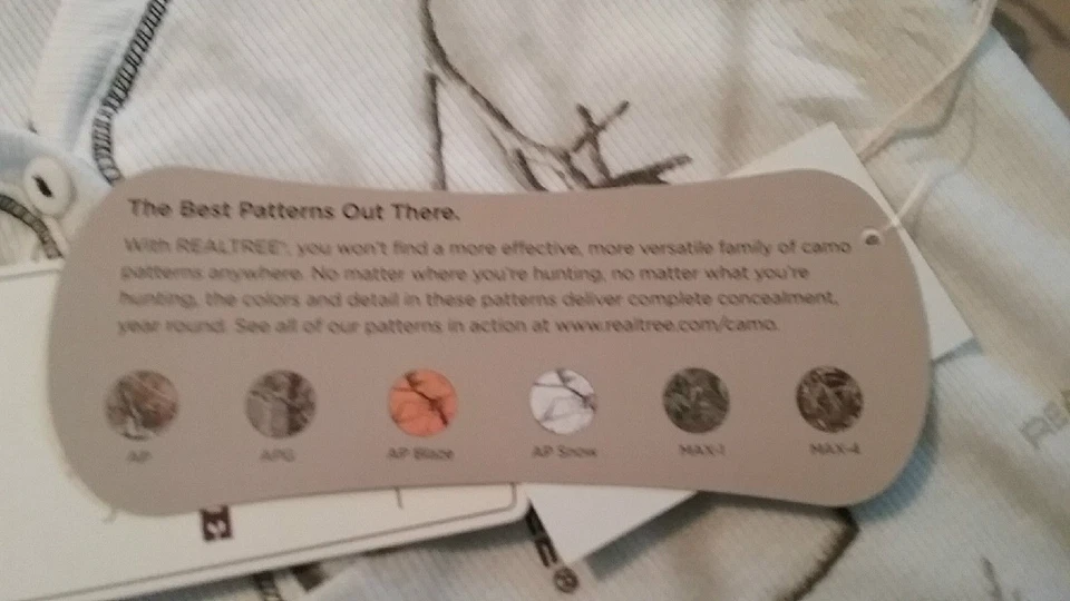 Woman's Realtree Girl White Camo Long Sleeve Henley Large Slim Fit New  - Image 4 of 4