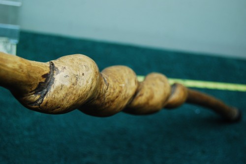Hand Made Folk Art Twisted Burl Wood Brass Door Knob Cane Walking Stick signed - Picture 14 of 24