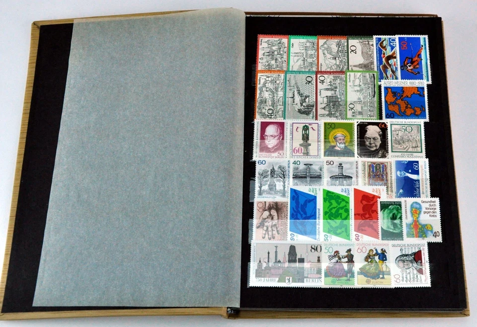 Germany. Collection of MNH stamps in nice Album. Issues of 1970-1990. MNH - Image 3 of 4