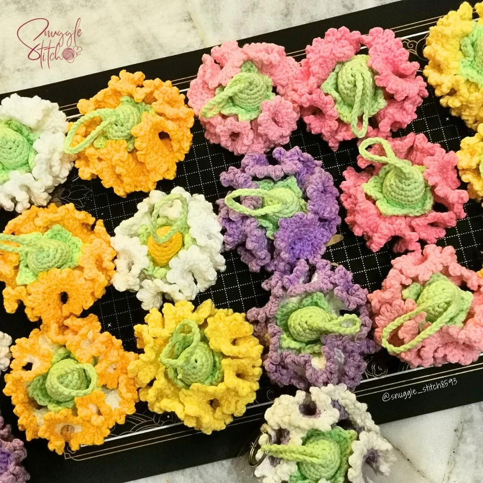 PRESALE HANDMADE CARNATION KEYCHAIN  - Image 4 of 4