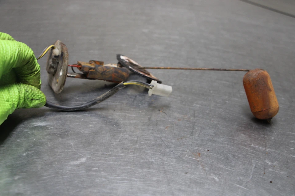 10-17 Hyosung GT250R Fuel Level Sensor Sender - Image 3 of 4