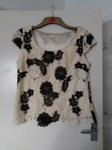 Ladies Jacques Vert Petite Ivory And Black Floral Lace Cap Sleeve Top Size 14
