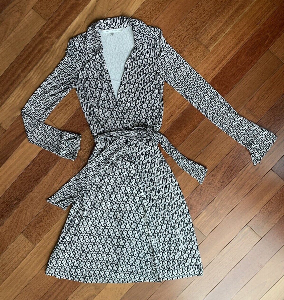 Vintage DVF Wrap Dress Silk Jersey 4 JULIE Y2K Iconic Chic