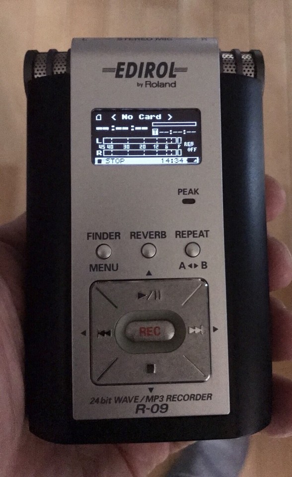 ROLAND Edirol R09 24 bit Wave MP3 Recorder Digital Audio Black color