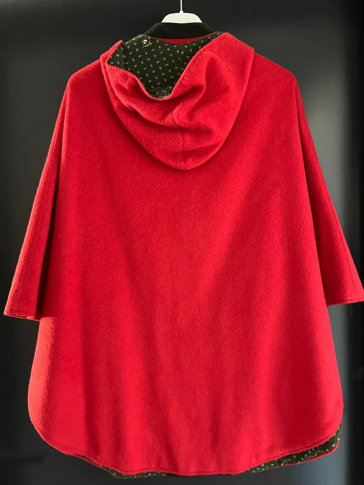 Kinder Trachten Jacke/Poncho mit Kapuze rot ca. Gr. 146 - Bild 2 von 3