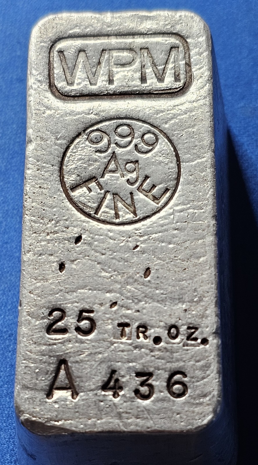 A VINTAGE 25oz WPM SILVER POURED 999 FINE SILVER BAR