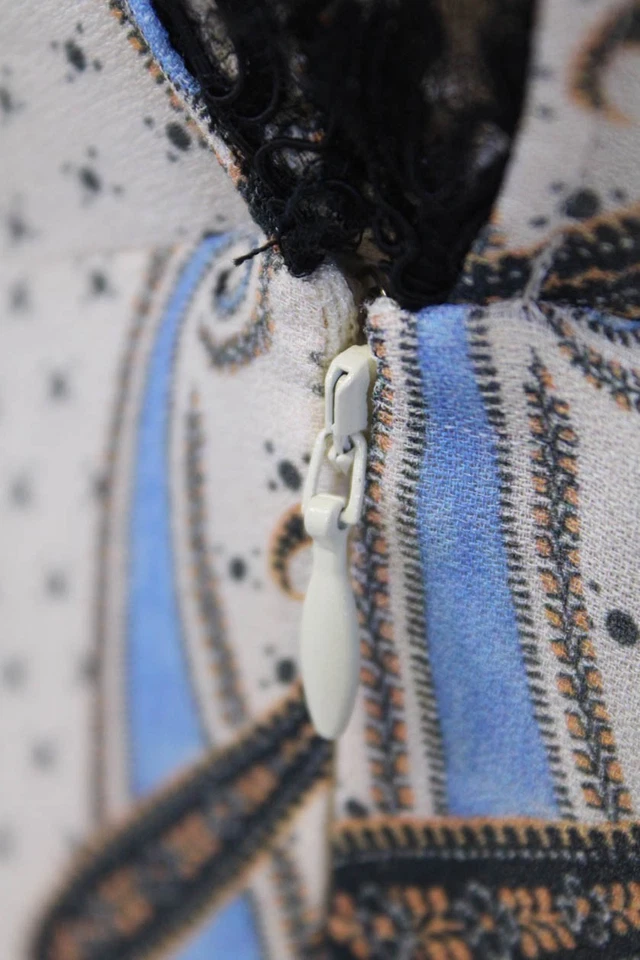 Vestido midi Etro para mujer con cremallera trasera ribete de encaje cuello en V cachemira blanco azul talla IT 40 Foto 4 de 4