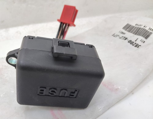 Honda XR250 Fuse Box Assy 38200-KCZ-J71. Genuine.Nos - Picture 3 of 4
