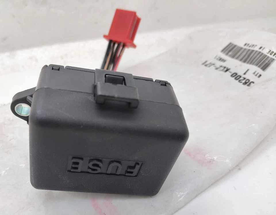 Honda XR250 Fuse Box Assy 38200-KCZ-J71. Genuine.Nos - Image 3 of 4