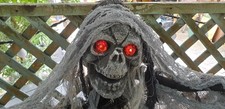 HALLOWEEN HANGING  ZOMBIE LIGHT UP RED EYES & SPOOKY SOUND PARTY PROP SCARY  🎃