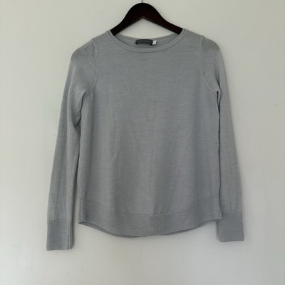 Neuwertiger Samt Pullover 100% Wolle hellblau Knopfleiste Größe 8