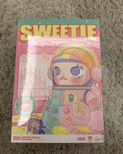 POP MART x MEGA SPACE MOLLY 400% Honey Macaron Brand New Unopened