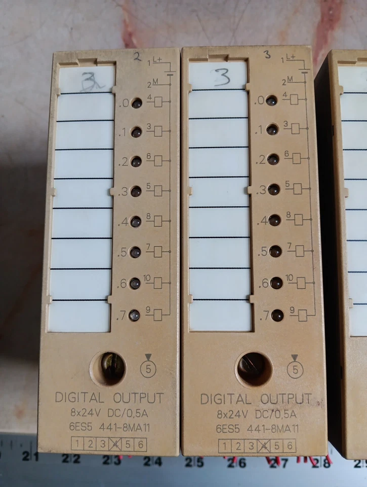 MÓDULOS DE ENTRADA SIEMENS SIMATIC (2) 6ES5 441-8MA11 SALIDA (4) 6ES5 441-8MA11 Foto 2 de 4