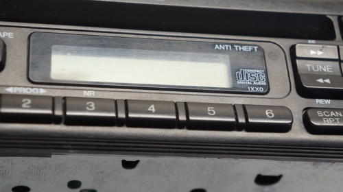 39100-S0X-A001 1999 2000 HONDA ODYSSEY CD PLAYER RECEIVER AM FM RADIO OEM - Picture 3 of 9