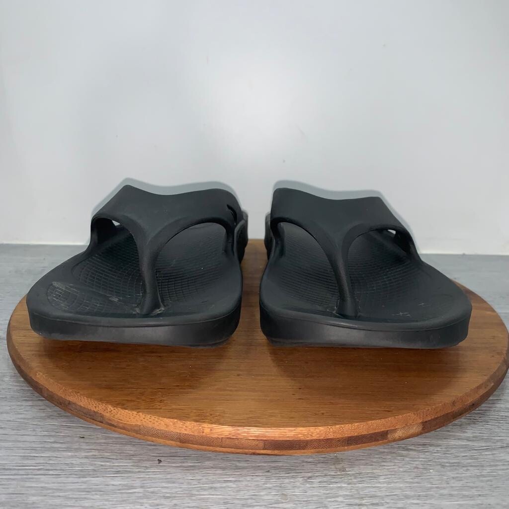 OOFOS Black and White Recovery Flip Flop with Signature Footbed Mens 12 Wms 14 OOFOS Mens Ooahh Sport Slide Sandal Black White – Island  main image 3
