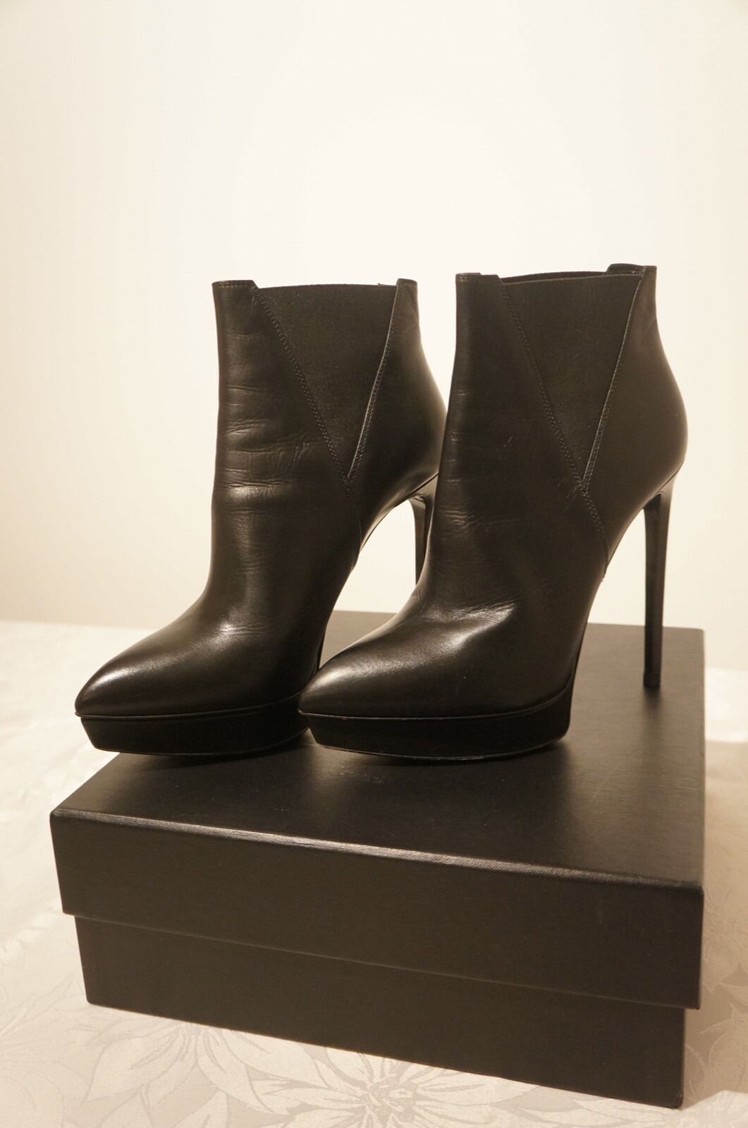 Stivaletti Saint Laurent taglia UK 6 EU 39 5 RRP. €745 00