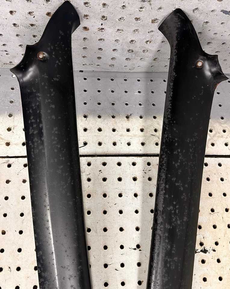 Buick Electra 1973 2 puertas techo rígido parabrisas interior derecho moldura de moldura de pilar Foto 2 de 4