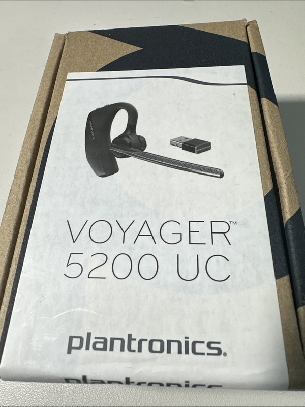 PLANTRONICS VOYAGER 5200 UC BLUETOOTH SINGLE EAR HEADSET. NOISE CANCELLING