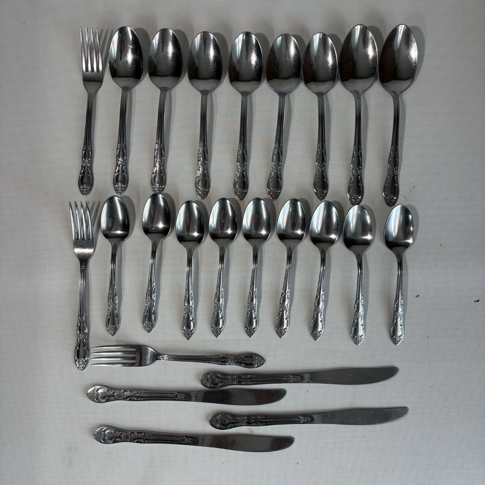 Oneida Venus Stainless ONEIDACRAFT Flatware Fork Spoon Knife ￼ 24 Pc Lot
