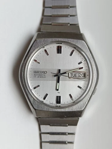 Seiko vintage watch 7009-8060 Silver band dial, steel strap