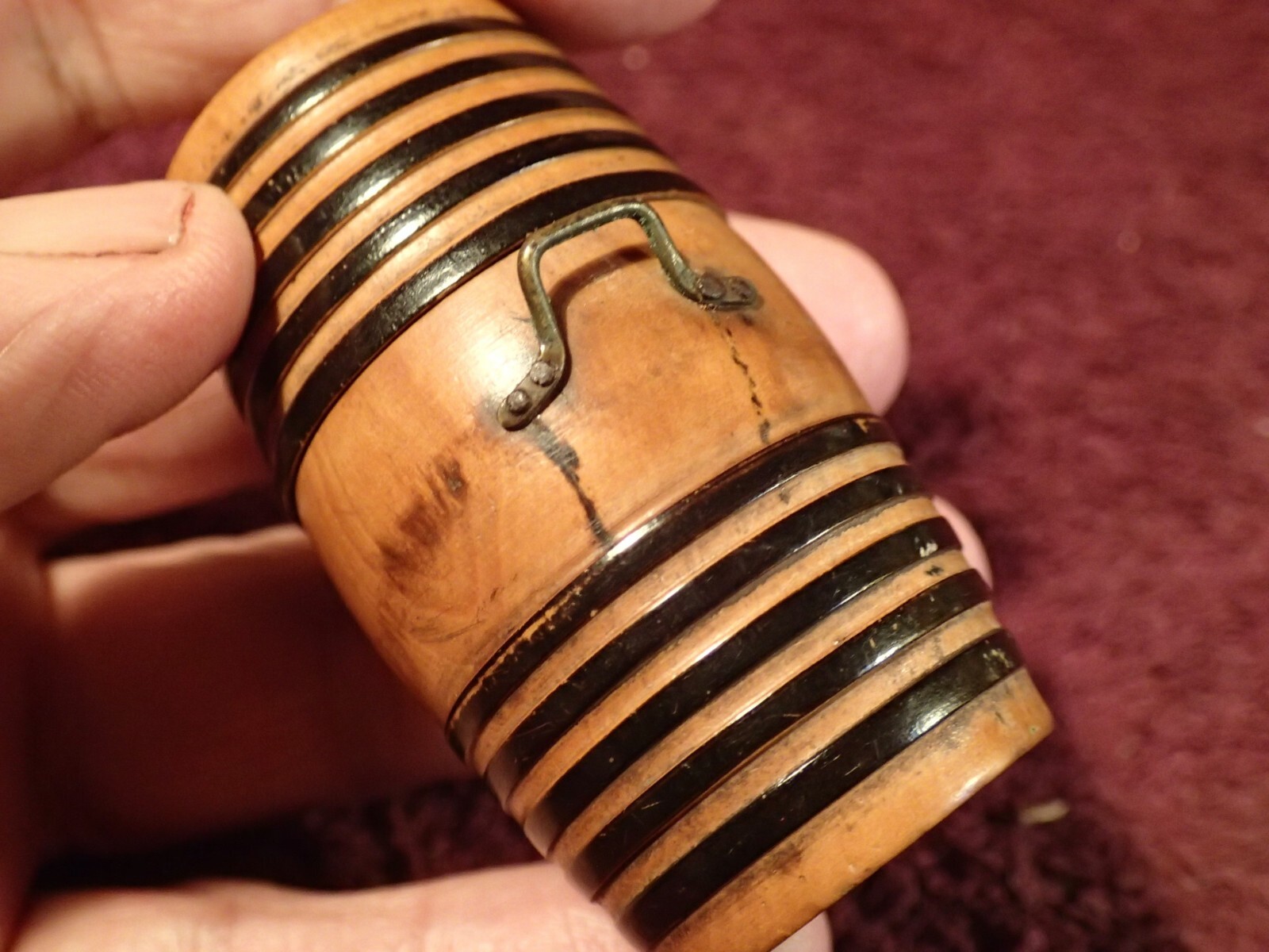 ANTIQUE VINTAGE early 1900 WOOD BARREL SHAPE NEEDLES CASE BOX SCANDINAVIA EUROPE