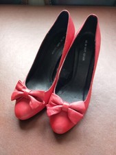 KURT GEIGER SHOES 39. RED HEELS W BOW. GOOD USED CONDITION