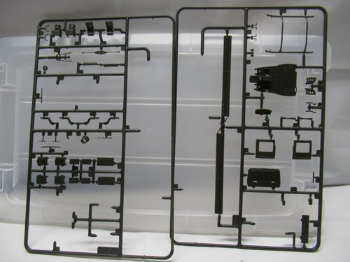 UH-1B "HUEY" Plastic Model Kit # 040 Scale 1/72 By ITALERI - Picture 2 of 6