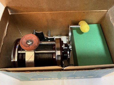 MINT New Old Stock (NOS) Vintage Penn 140 Squidder Reel - Boxed & Complete