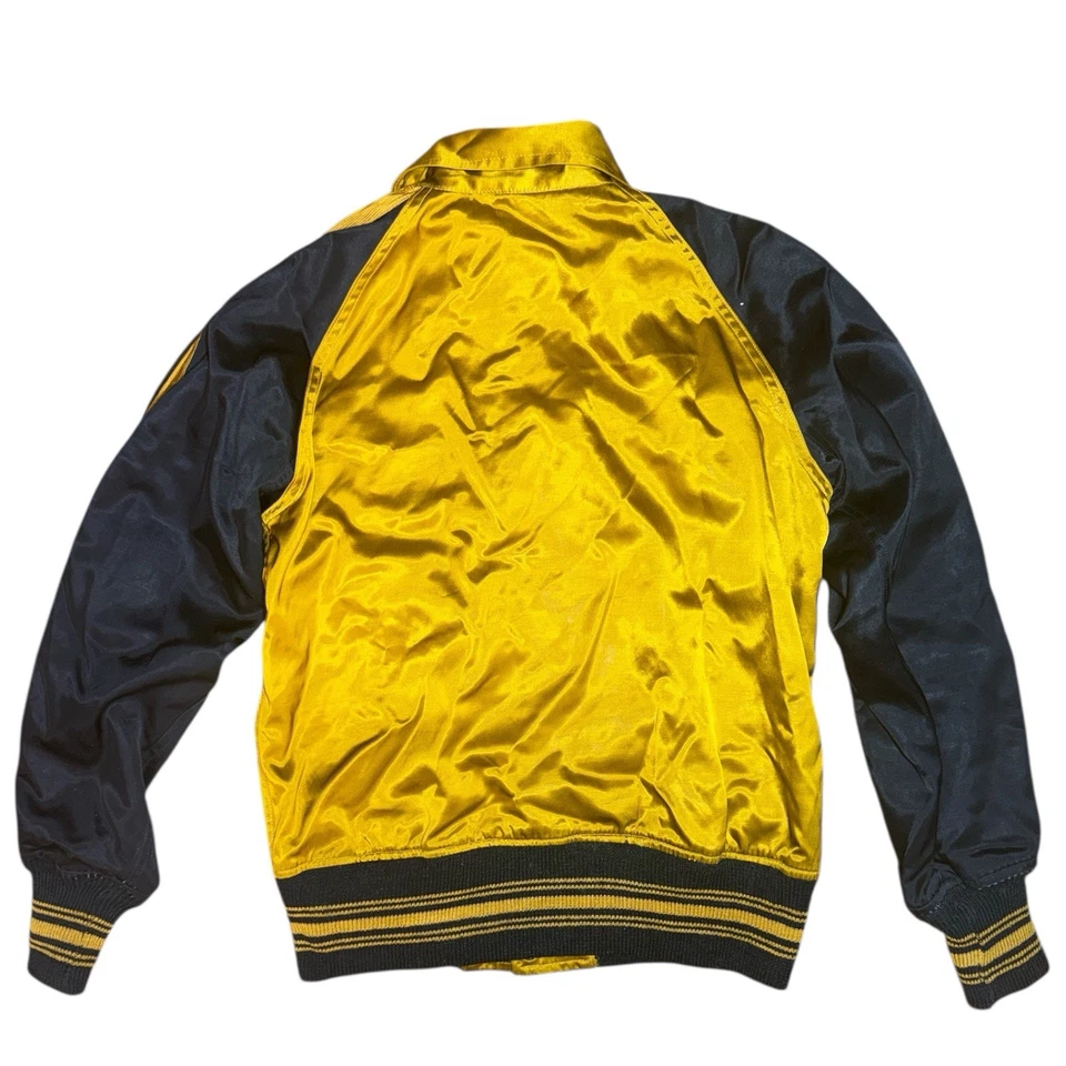 Chaqueta Letterman vintage de los años 50 negra y dorada satinada timbre pequeño de colección verdadera Foto 3 de 4